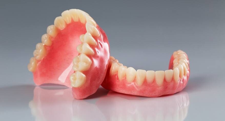Cuidado de las pr&oacute;tesis dentales